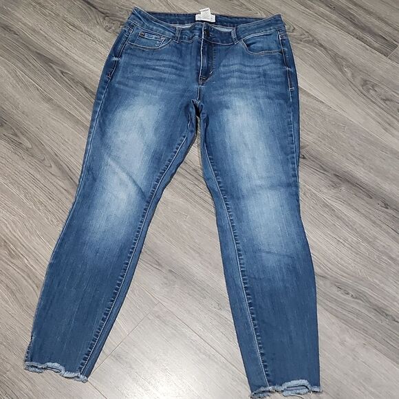 GUC For The Republic Raw Hem Cropped Jeans - Picture 5 of 6